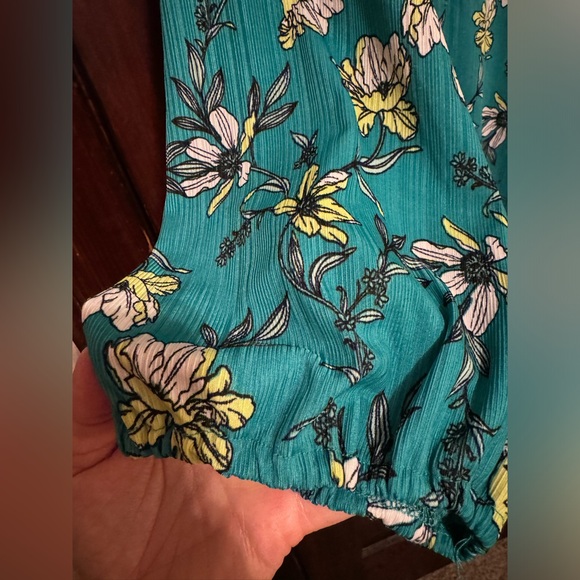 Cute plus blouse - Picture 2 of 3